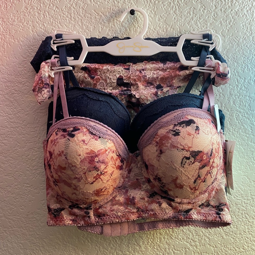 4-piece set long line bras size 34C/M with matching flirty thongs size M